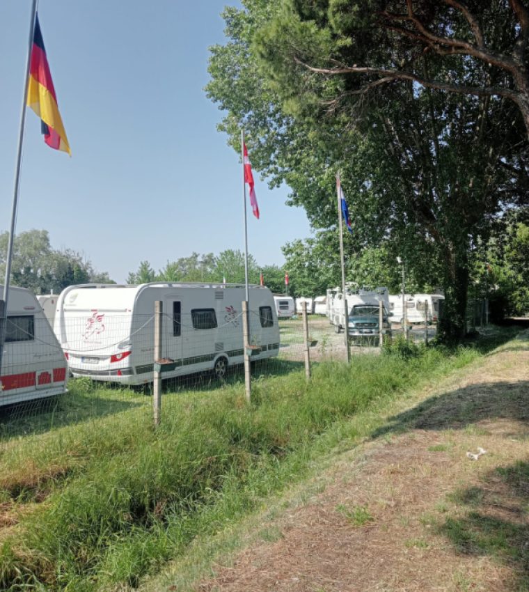 Caravan beach Parking (1)